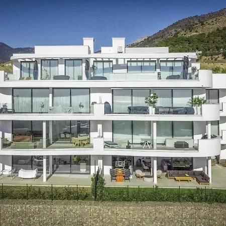 Vivi Homes - Kevin Pool, Garden, Terrace & アパート *